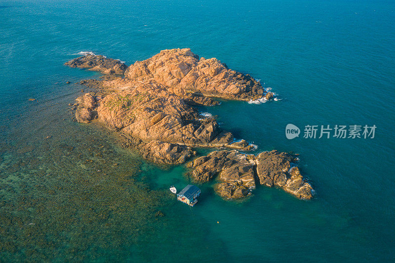 Nhon Hai海滩上的Rock island